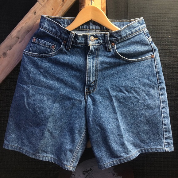 90’s Vintage Levi 560 Jean Shorts - Picture 2 of 5